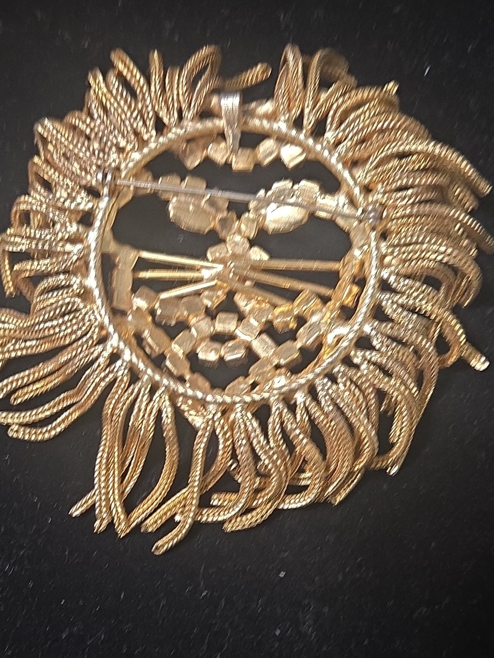 Gold Lion Heart Brooch with Amber and Emerald Crystals - Picture 3 of 3